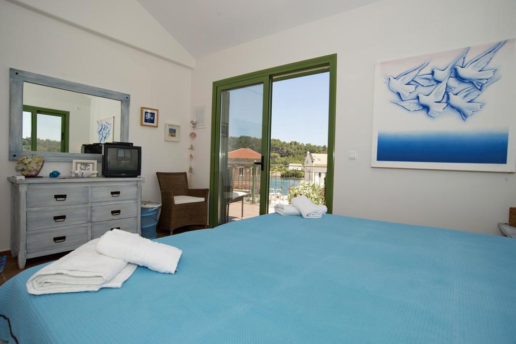Avra Villa Gaios Room photo